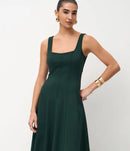 Vestido Evasê Midi em Viscose com Decote Quadrado e Recortes
