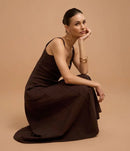 Vestido Evasê Midi em Viscose com Decote Quadrado e Recortes