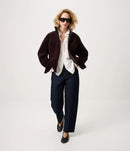 Jaqueta Oversized em Couro com Gola Alta e Barra Ajustada